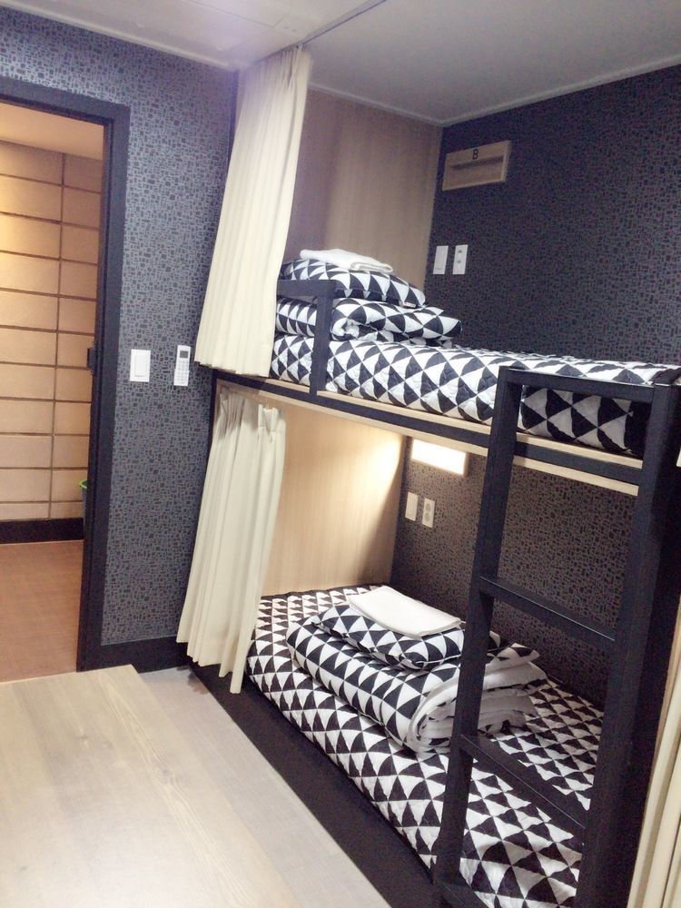 Mozzihostel Busan Station Exterior photo